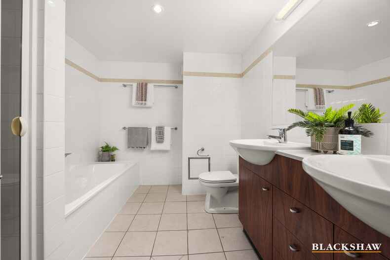 16/12 National Circuit Barton 16/12 National Circuit Barton