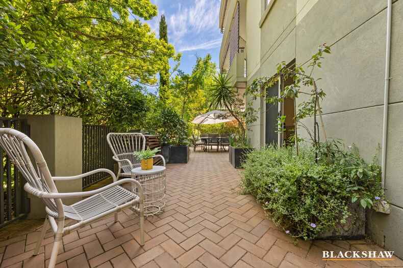 16/12 National Circuit Barton 16/12 National Circuit Barton