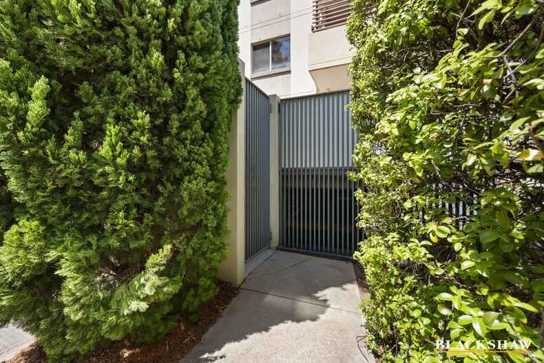 16/12 National Circuit Barton 16/12 National Circuit Barton