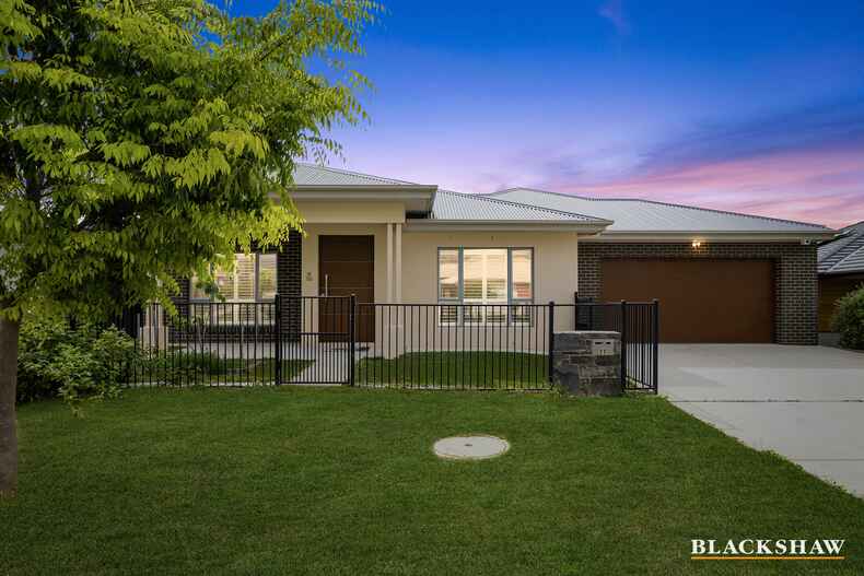 37 Griffiths Link Googong