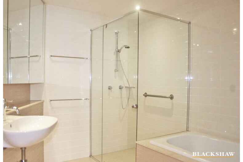 74/11 Eastlake Parade Kingston