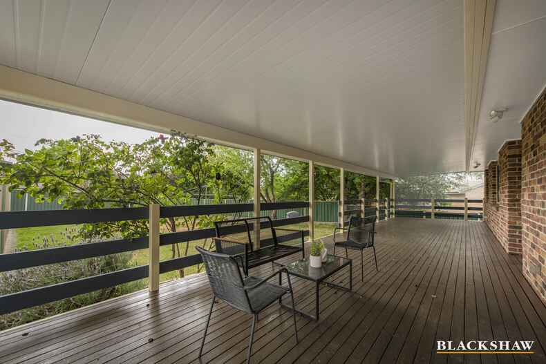 15 Cawthorn Crescent Evatt 15 Cawthorn Crescent Evatt