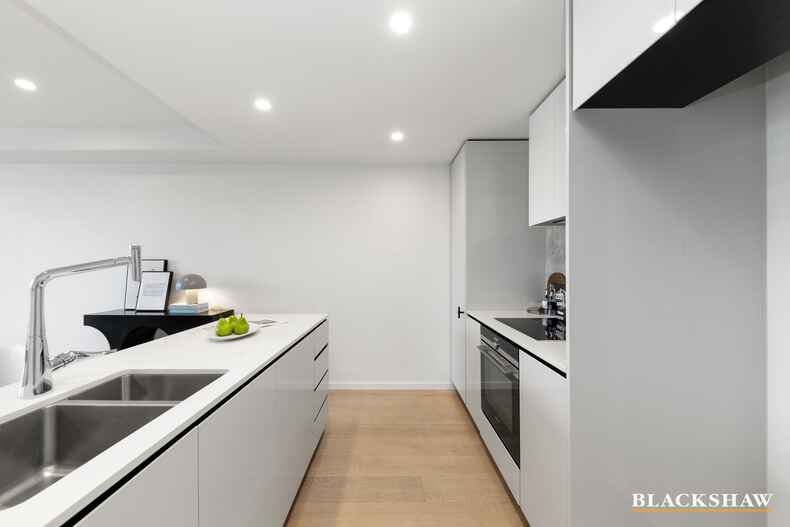 1204/39 London Circuit City