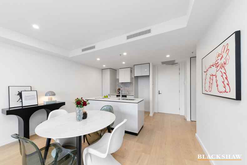 1204/39 London Circuit City