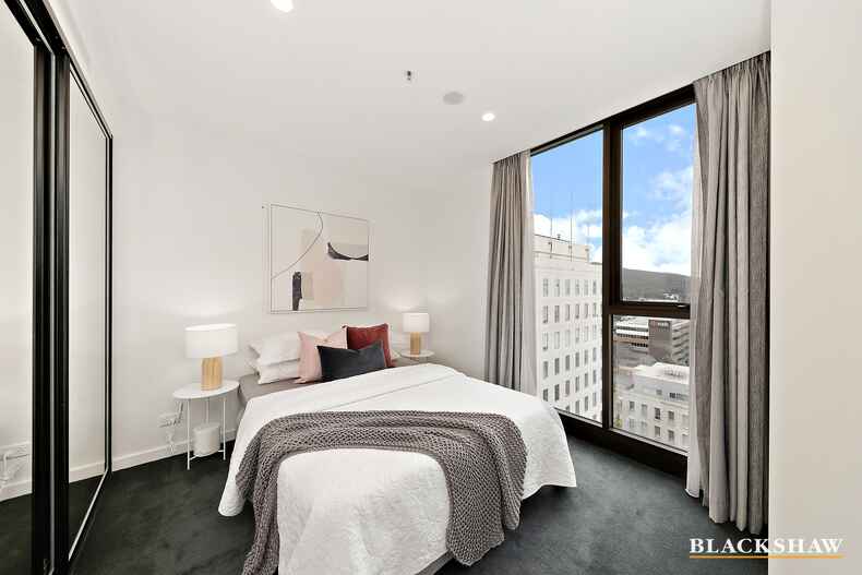 1204/39 London Circuit City