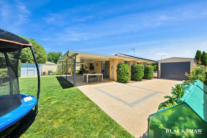 3 Ikara Close Dunlop 3 Ikara Close Dunlop