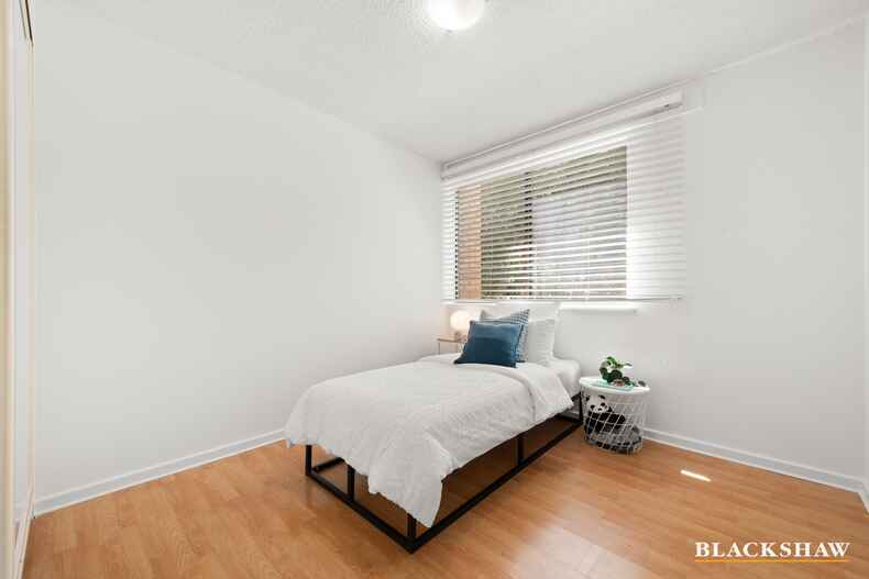 8/8-16 Walsh Place Curtin