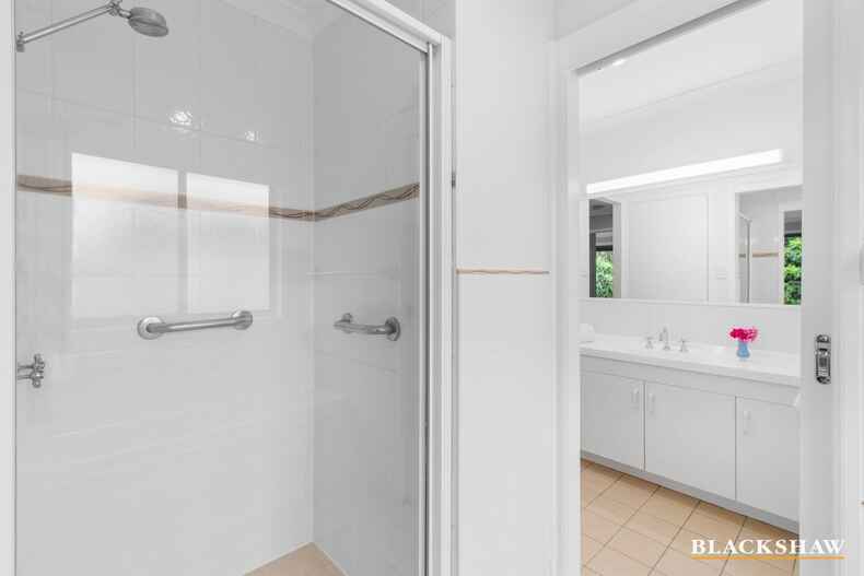 2 Stuart Place Sunshine Bay