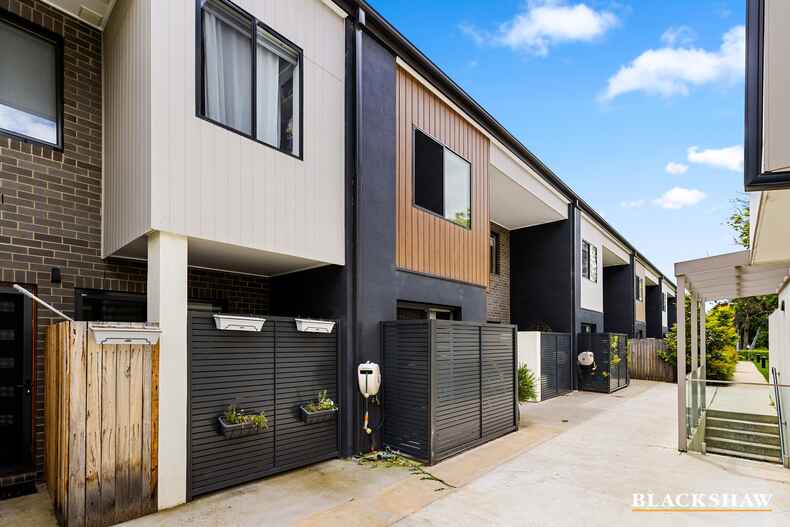 6/8 McGowan Place Dickson