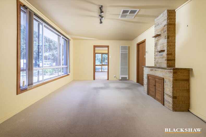 8 Hillebrand Street Page