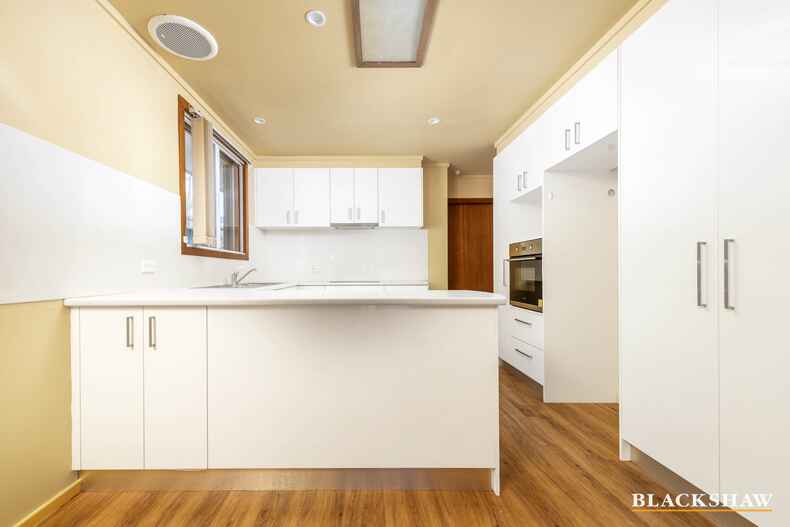 8 Hillebrand Street Page