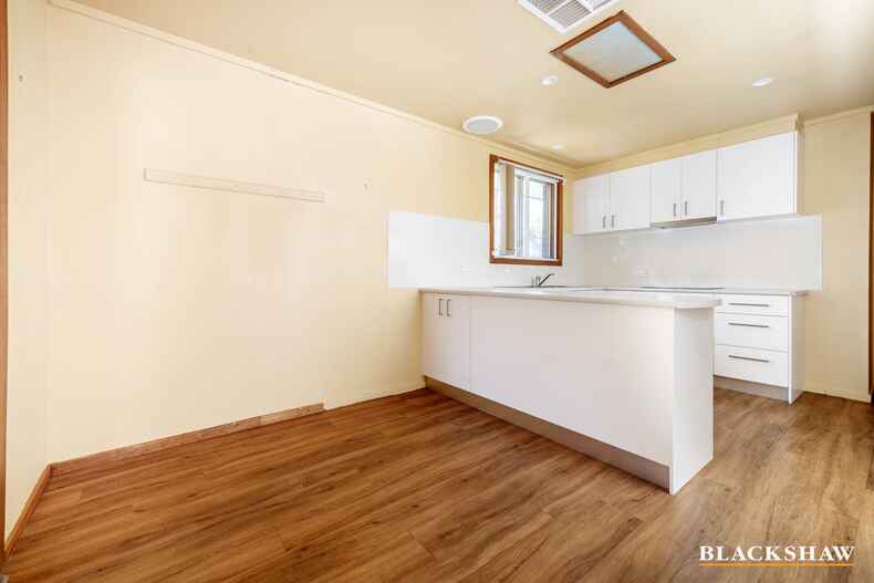 8 Hillebrand Street Page