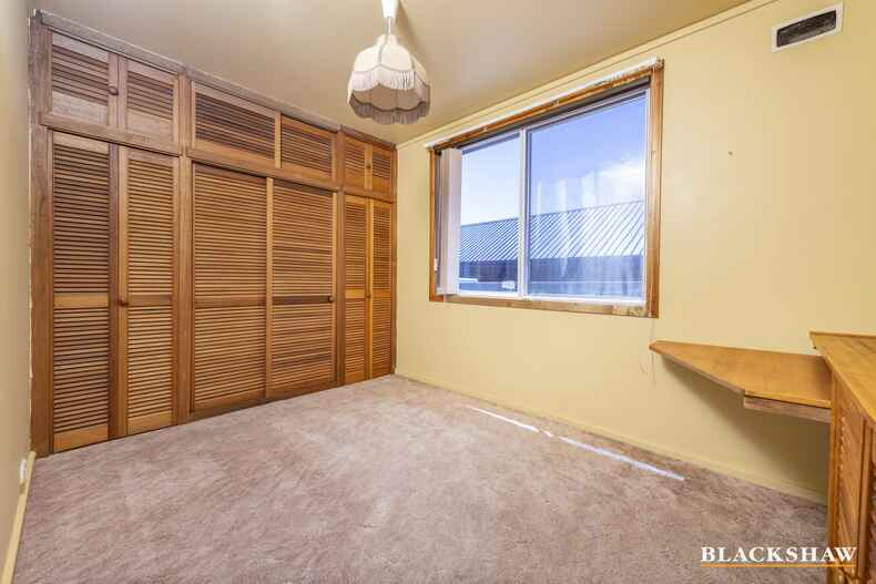 8 Hillebrand Street Page