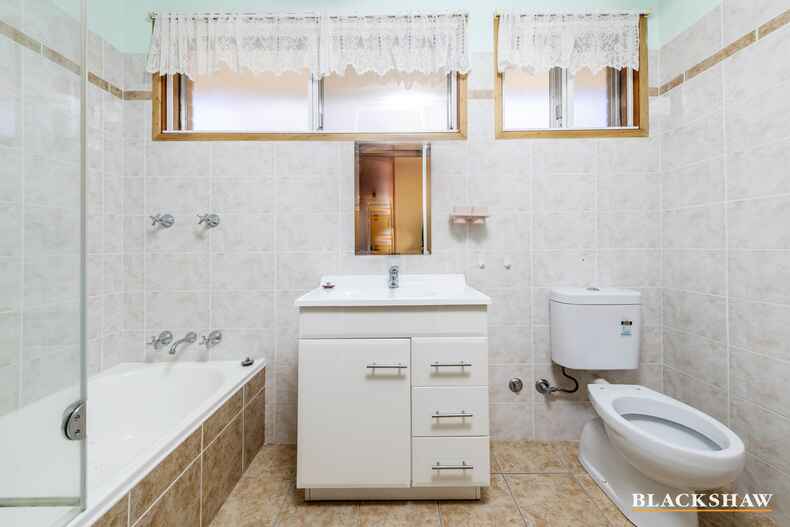 8 Hillebrand Street Page