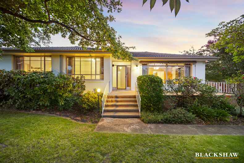 5 Hopetoun Circuit Deakin