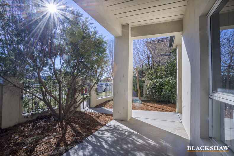 2 Megalong Crescent Harrison