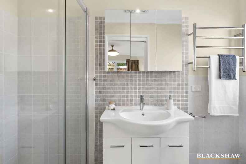 5 Belfield Crescent Florey 5 Belfield Crescent Florey