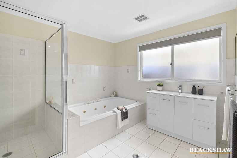 5 Belfield Crescent Florey 5 Belfield Crescent Florey