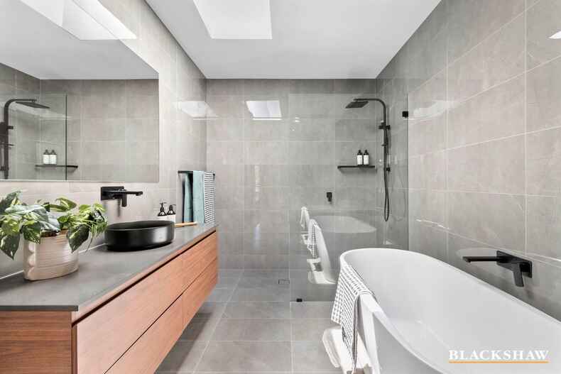 2/20 Throsby Crescent Sunshine Bay 2/20 Throsby Crescent Sunshine Bay