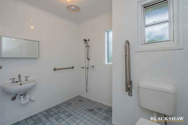 35 MacDonnell Street Yarralumla 35 MacDonnell Street Yarralumla