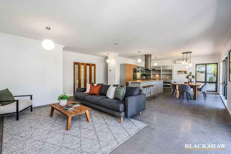 31 Calder Crescent Holder