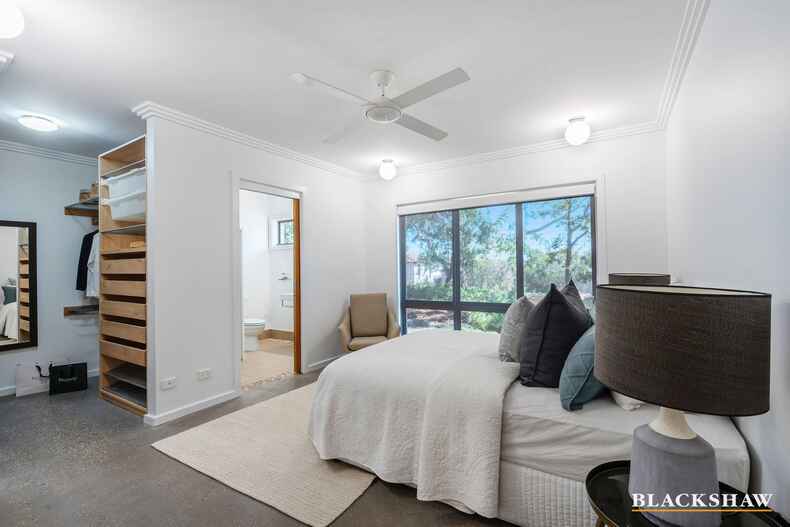 31 Calder Crescent Holder