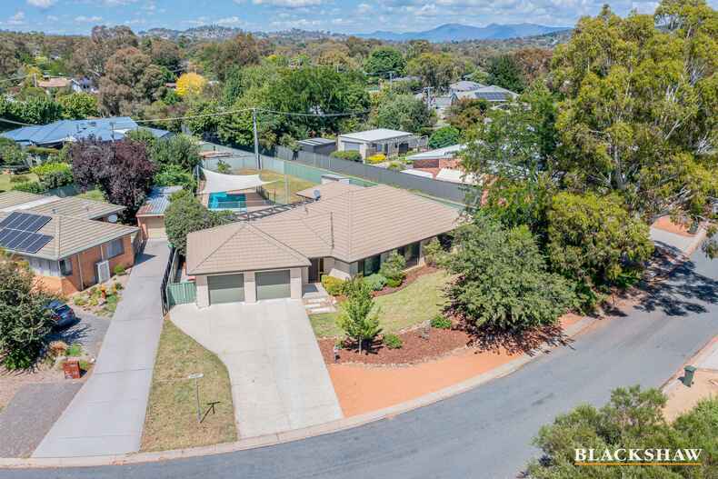 31 Calder Crescent Holder