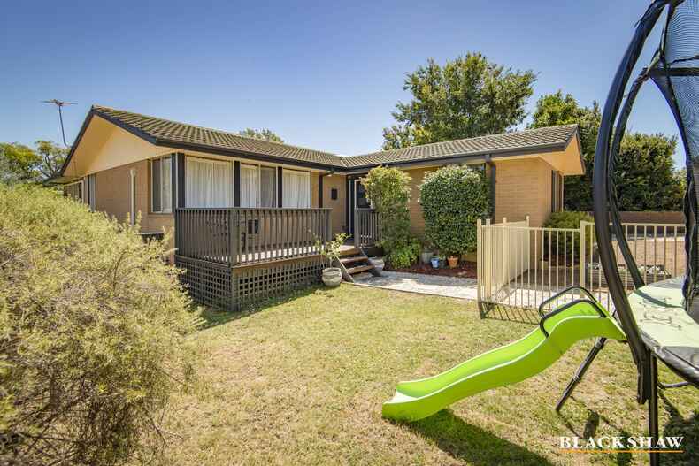 18 McCabe Crescent Holt 18 McCabe Crescent Holt