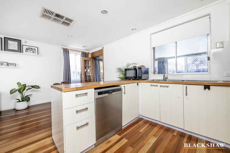 18 McCabe Crescent Holt 18 McCabe Crescent Holt