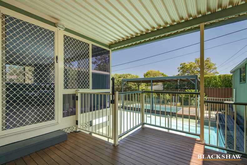 18 McCabe Crescent Holt 18 McCabe Crescent Holt