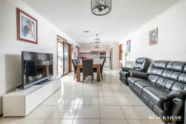 108 Ratcliffe Crescent Florey 108 Ratcliffe Crescent Florey
