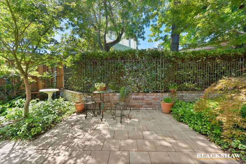 14 Fergusson Crescent Deakin 14 Fergusson Crescent Deakin