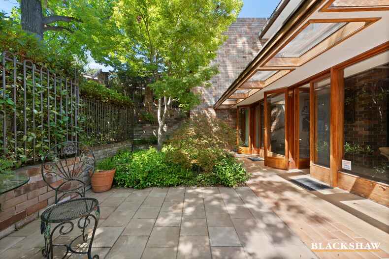 14 Fergusson Crescent Deakin 14 Fergusson Crescent Deakin