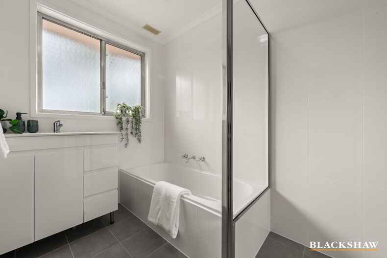 124 Learmonth Drive Kambah