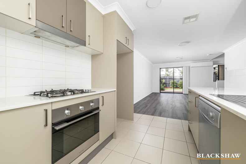 24/41 Lawrenson Circuit Jacka