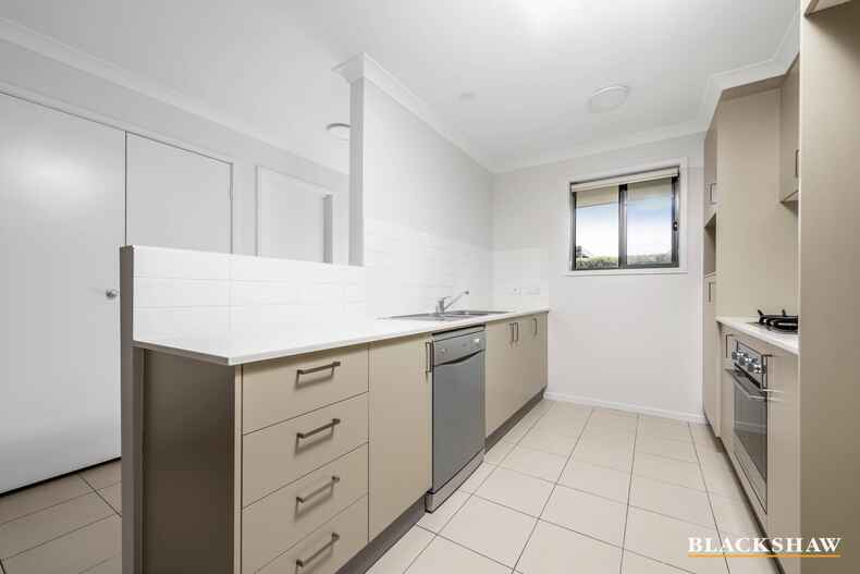 24/41 Lawrenson Circuit Jacka