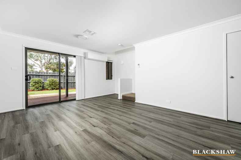 24/41 Lawrenson Circuit Jacka