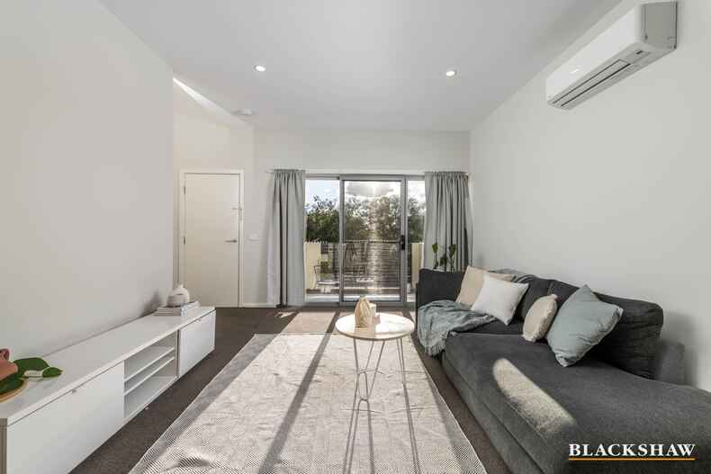 25/1 Christina Stead Street Franklin