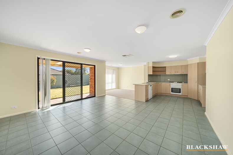 22 Freestone Crescent Jerrabomberra