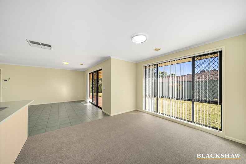 22 Freestone Crescent Jerrabomberra