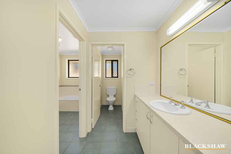 22 Freestone Crescent Jerrabomberra