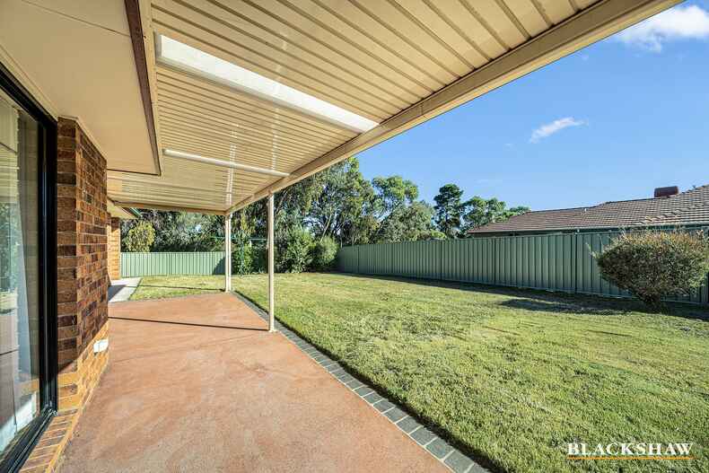 22 Freestone Crescent Jerrabomberra