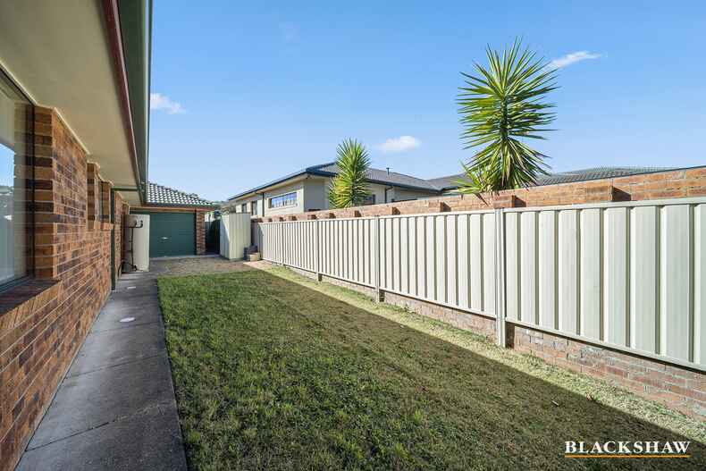 22 Freestone Crescent Jerrabomberra