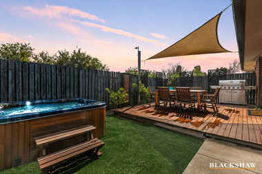 16/71 Lawrenson Circuit  Jacka