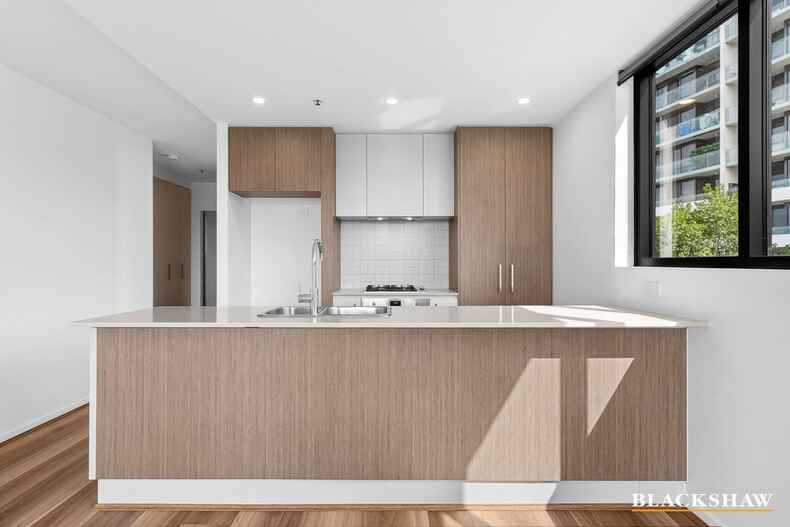 17/9 Irving Street Phillip