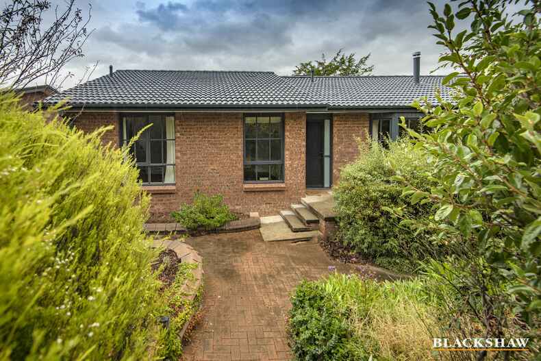 98 Jackie Howe Crescent Macarthur