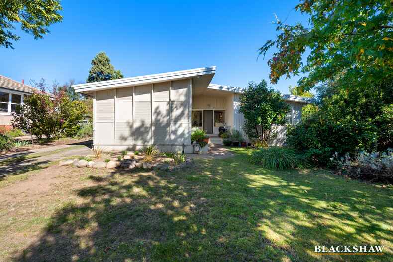 8 Walker Crescent Griffith