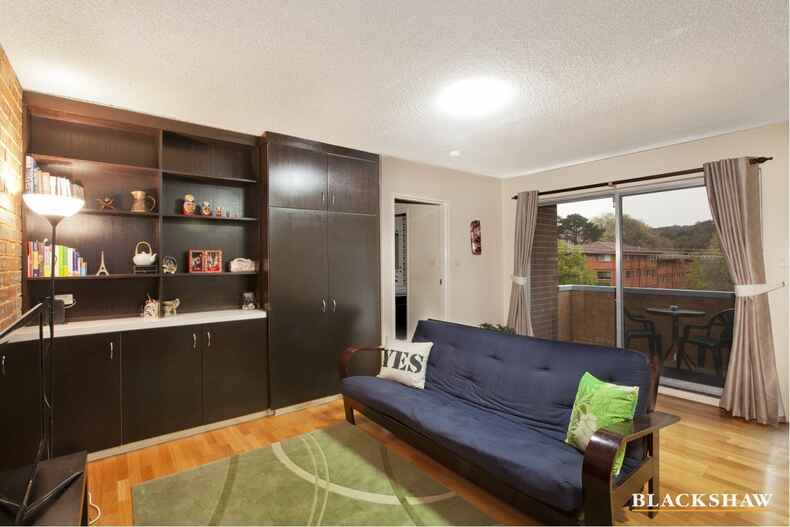 2/4 Mowatt Street Queanbeyan 2/4 Mowatt Street Queanbeyan