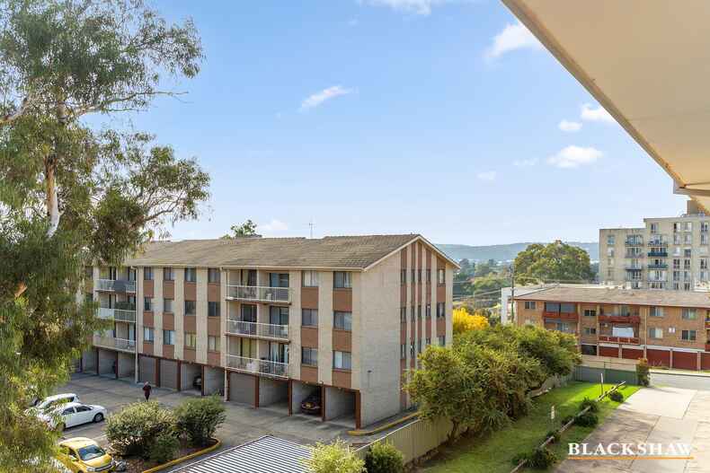 18/9 Crest Road Queanbeyan