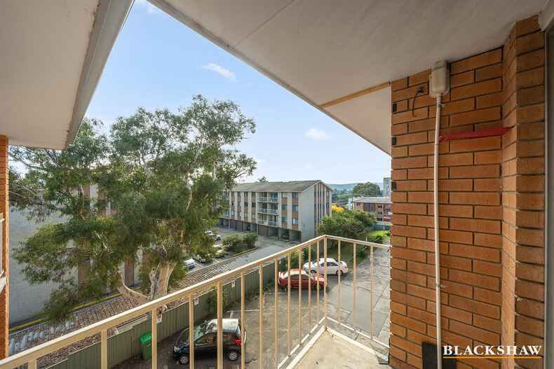 18/9 Crest Road Queanbeyan
